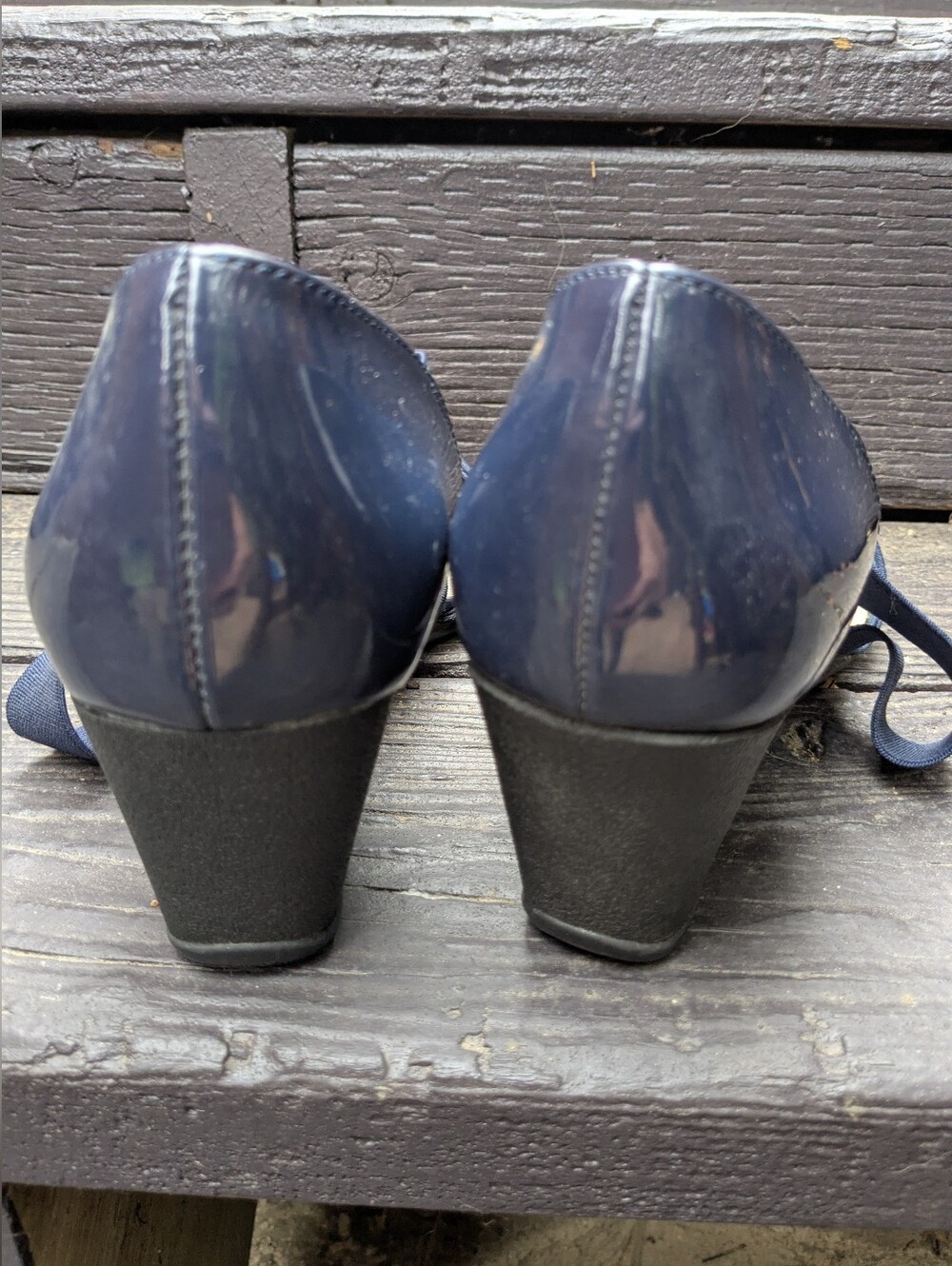 Anne Klein Sport - Navy Patent Mid Block Heel Wedge w/elastic straps, 9.5 - Picture 7 of 9